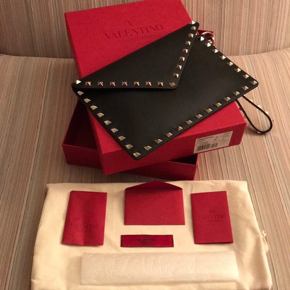 🛑SOLD🛑 Valentino Rockstud Envelope Clutch